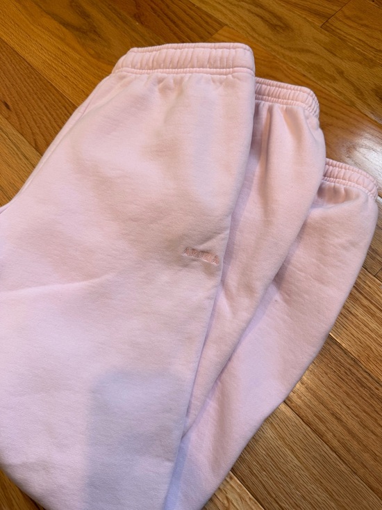 Aritzia Pants - Aritzia Sweatfleece Mega Fit Sweatpants - Light Pink